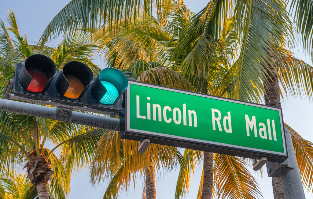 Image of a traffic map sign for Lincoln Rd Mall in Miami, guiding visitors through this bustling shopping area.